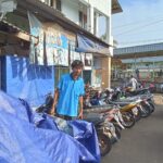 Halaman Parkiran Motor Indra Akung /Ibu Icih Terendam Banjir Di Samping Statsiun Cilejet.