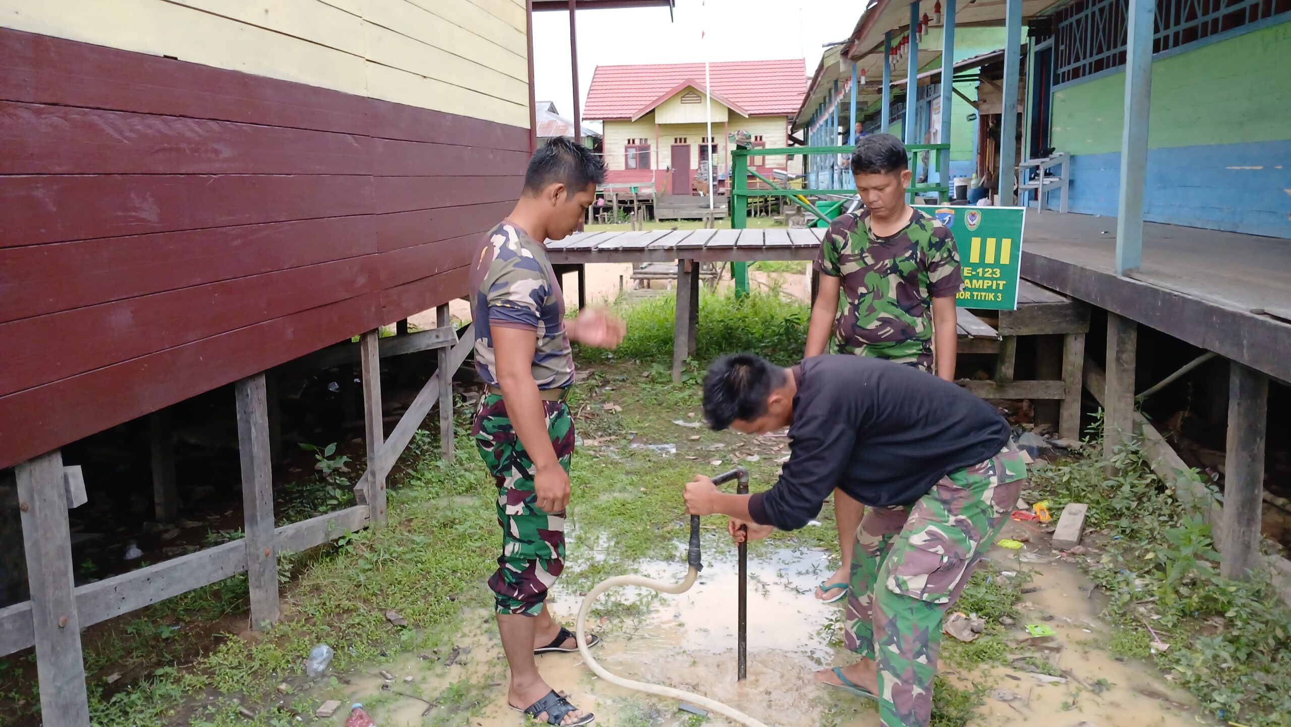 Satgas TMMD ke 123 Kodim 1015/Sampit, Cari Titik Mata Air untuk Sumur Bor.