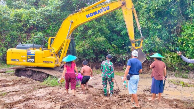 Cuaca yang Terik ditambah Bulan Puasa, Bukan Alasan Satgas TMMD Untuk Tidak Bekerja, Kebut Pemeliharaan Badan Jalan Lebih Cepat