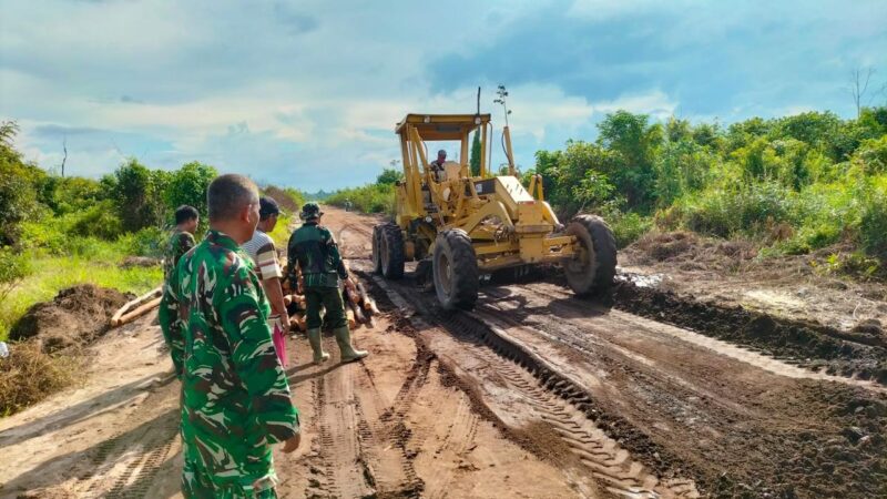 Kejar Target Yang Maksimal, Satgas TMMD Reg ke-123 Terus Kerahkan Alat Berat Untuk Pengerasan Badan Jalan