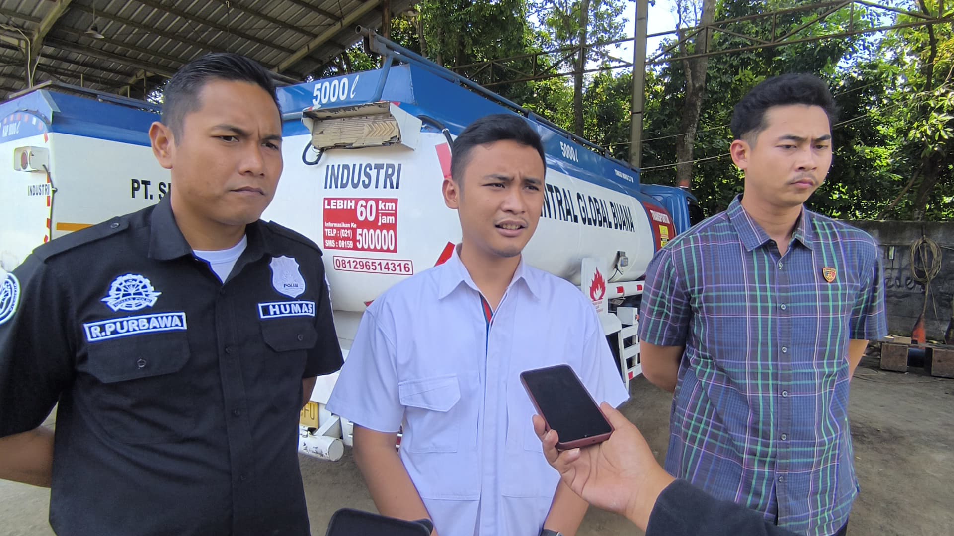 Polresta Tangerang Lakukan Pengecekan di Lokasi yang Diduga Menyimpan Bahan Bakar Minyak Jenis Solar