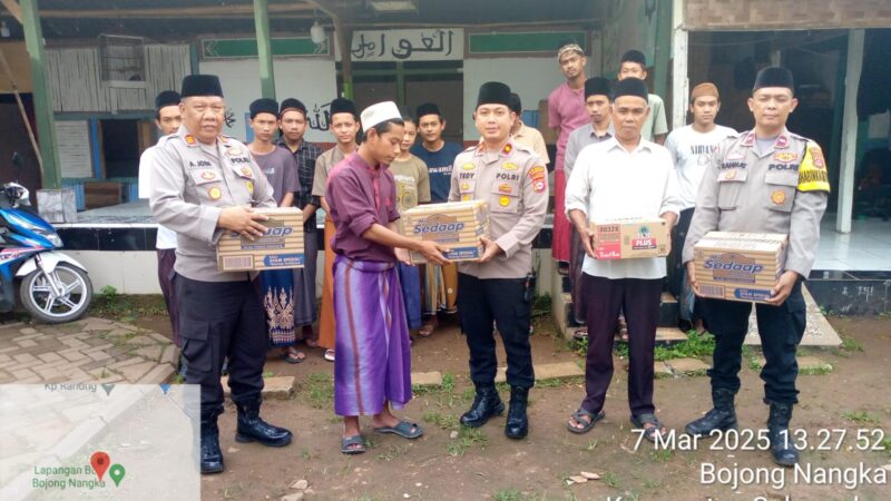 Kapolsek Balaraja Melaksanakan Giat Jumat Berkah di Ponpes Salafi Al-Awamil Desa Kubang Wilayah Hukum Polsek Balaraja Polresta Tangerang