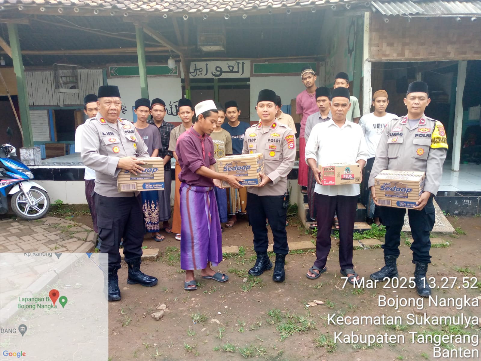 Kapolsek Balaraja Melaksanakan Giat Jumat Berkah di Ponpes Salafi Al-Awamil Desa Kubang Wilayah Hukum Polsek Balaraja Polresta Tangerang