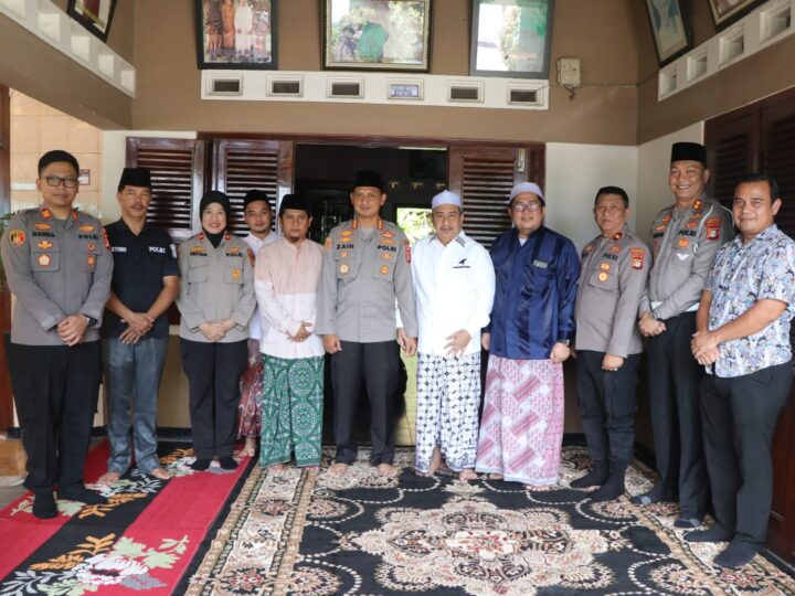 Silaturahmi Ramadhan 1446 Hijriah, Kapolres Metro Tangerang Kota Kunjungi Ponpes Putra-putri Alhasaniyah di Teluknaga Tangerang