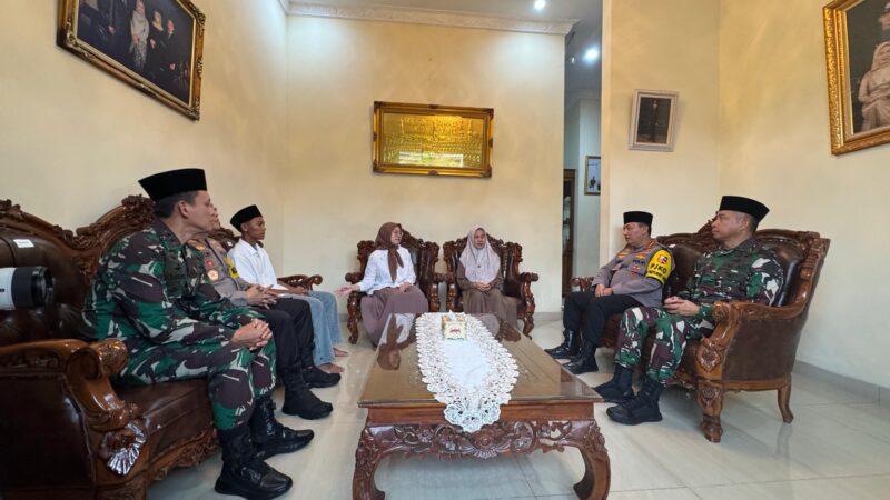 Kapolri Berikan Penghargaan Rekpro Bintara ke Daffa, Sepupu Almarhum Briptu Ghalib