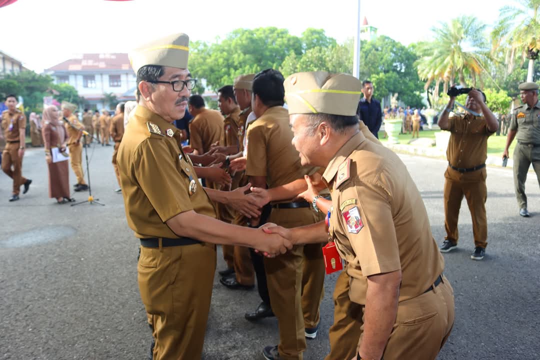 BUPATI LAMPUNG UTARA PIMPIN APEL PERDANA DAN HALAL BIHALAL PASCA LIBUR IDUL FITRI