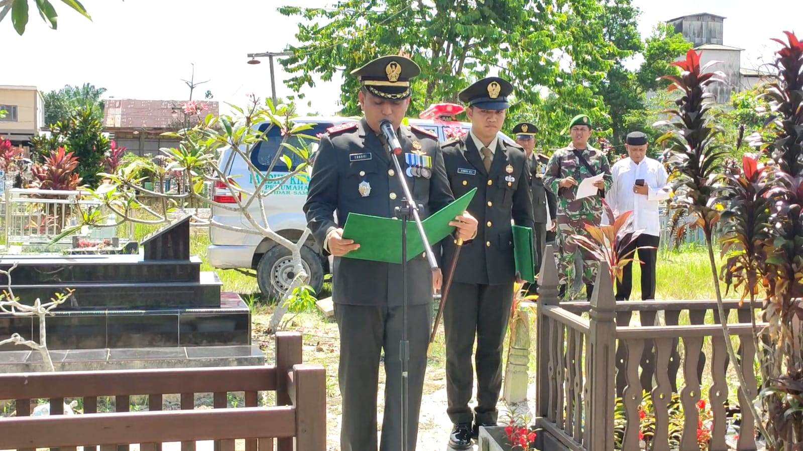 Komandan Kodim 1015/Sampit Pimpin Prosesi Pemakaman Militer Purnawirawan TNI