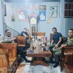 Berikan Himbauan Kamtibmas, Bhabinkamtibmas Desa Lumpang Polsek Parungpanjang Polres Bogor Polda Jawa Barat Melaksanakan Giat Sambang warga /Kepala Desa