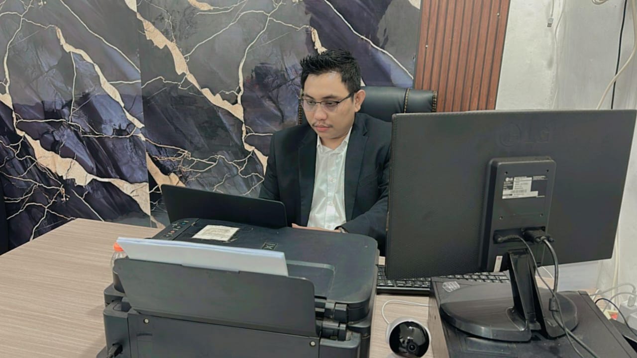 Di Hari Lahir R.A Kartini, Rurih. SH., CM Dirut Abhi Syawara Law & Firm Mengucapkan : Selamat Hari Kartini, Pahlawan Hati Kami, Perempuan Hebat Tak Hanya Menginspirasi, Tapi Juga Menguatkan.