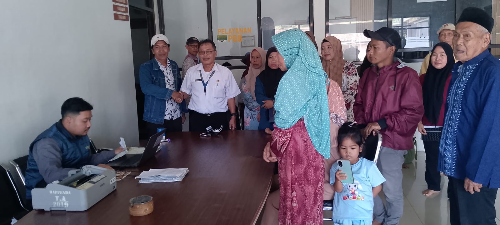 Mobilink di Desa Babakan “Antusias Warga Taat Pajak” Bermanfaat.