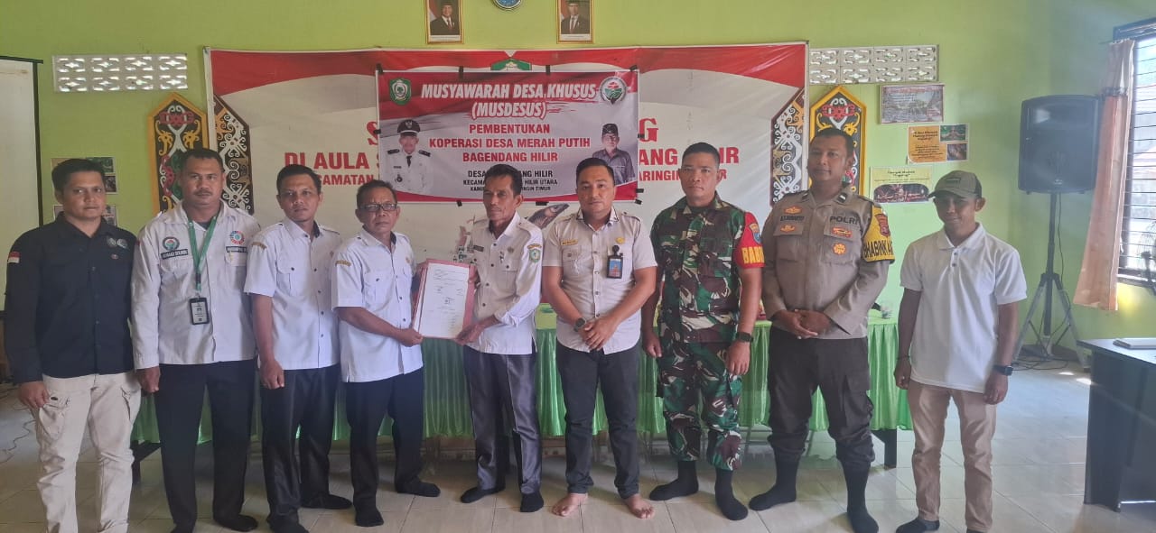 Babinsa Koramil 1015-02/MH Utara Hadiri Musdes Pembentukan Koperasi “Merah Putih” sebagai Upaya Pemberdayaan Ekonomi Warga