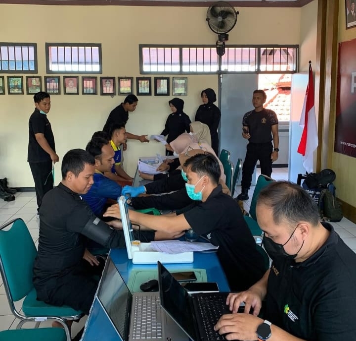 Gandeng Dinas Kesehatan Kabupaten Pacitan, Rutan Pacitan Gelar Pemeriksaan Kesehatan bagi Petugas dan Warga Binaan