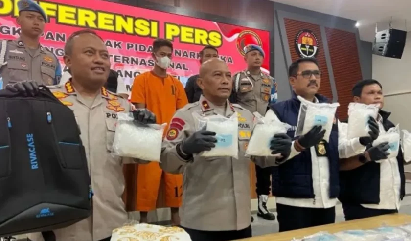 Polisi Gagalkan Penyelundupan 12,82 kg Sabu Senilai Rp12,8 Miliar ke Wisata Kuliner Surabaya