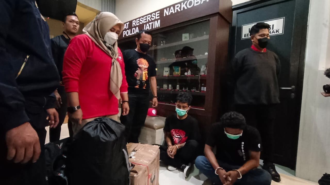 Barbuk 22 Kg Sabu Dalam Kotak Makanan, Jaringan Sindikat Timur Tengah Dibongkar Polda Jatim.
