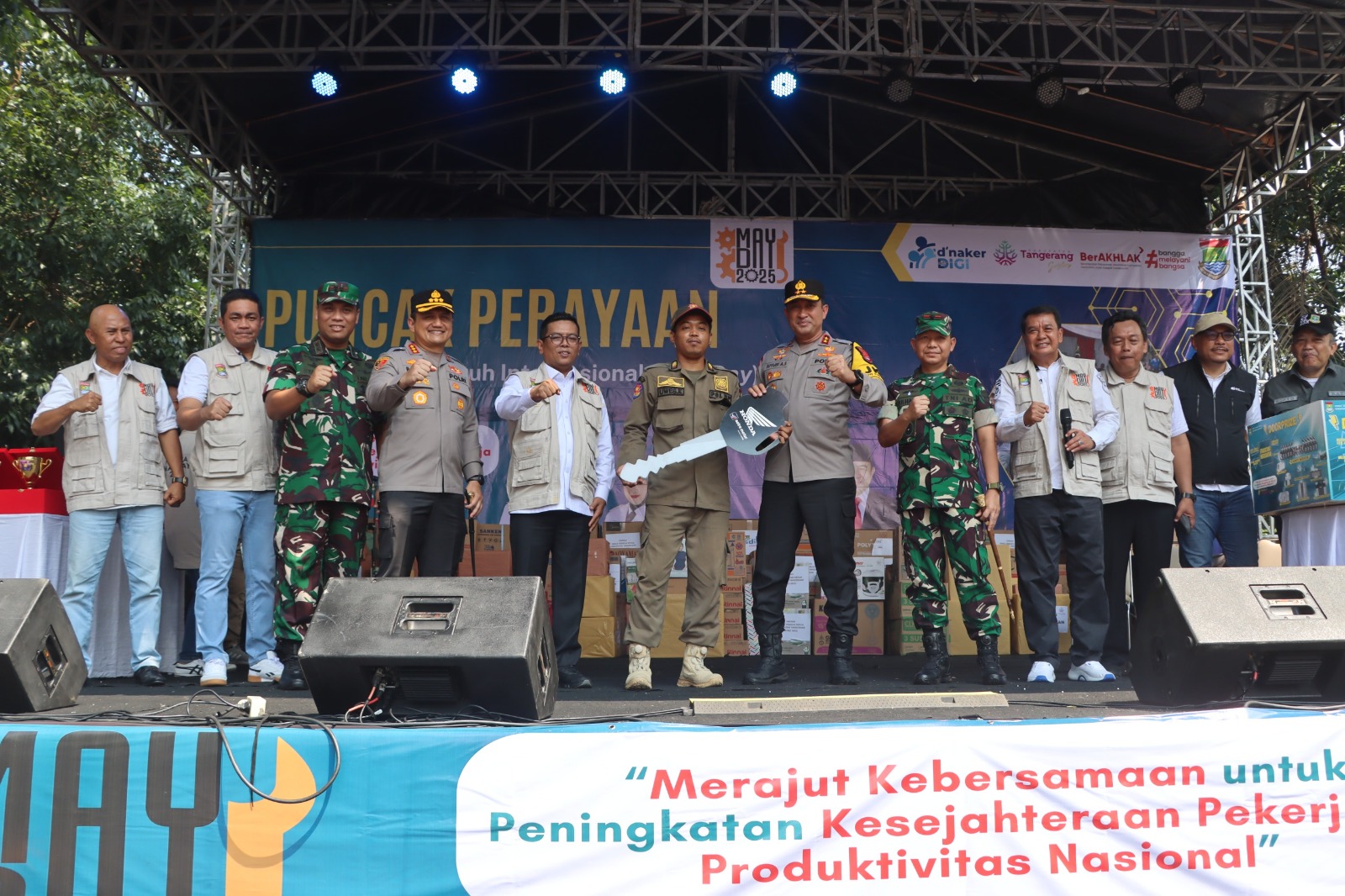 Kapolresta Tangerang Dampingi Kapolda Banten, Gubernur Banten Hadiri Perayaan Puncak May Day 2025 di Kabupaten Tangerang