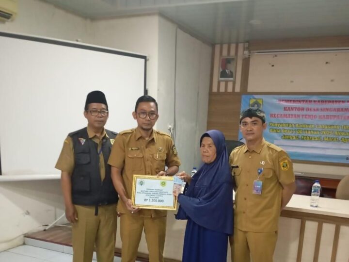 30 KPM Desa Singabangsa Kecamatan Tenjo Menerima Bantuan “BLT DD 2025” Semoga Dapat Bermanfaat Bagi Penerima.