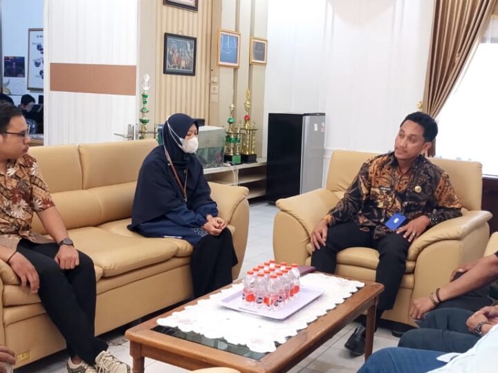 Dinas PUPR Kobar Suryadi ST. MT, Undang Mediasi Teguh Santoso SH, Terkait Tindakan Romi Lase Oknum Satpam Yang Diduga Arogan dan Tidak Beretika.