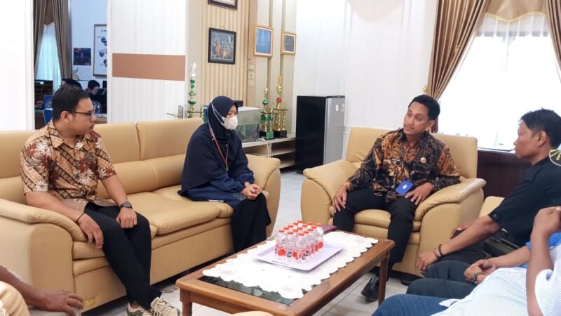 Dinas PUPR Kobar Suryadi ST. MT, Undang Mediasi Teguh Santoso SH, Terkait Tindakan Romi Lase Oknum Satpam Yang Diduga Arogan dan Tidak Beretika.