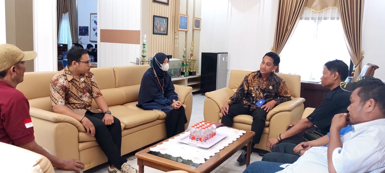 Dinas PUPR Kobar Suryadi ST. MT, Undang Mediasi Teguh Santoso SH, Terkait Tindakan Romi Lase Oknum Satpam Yang Diduga Arogan dan Tidak Beretika.