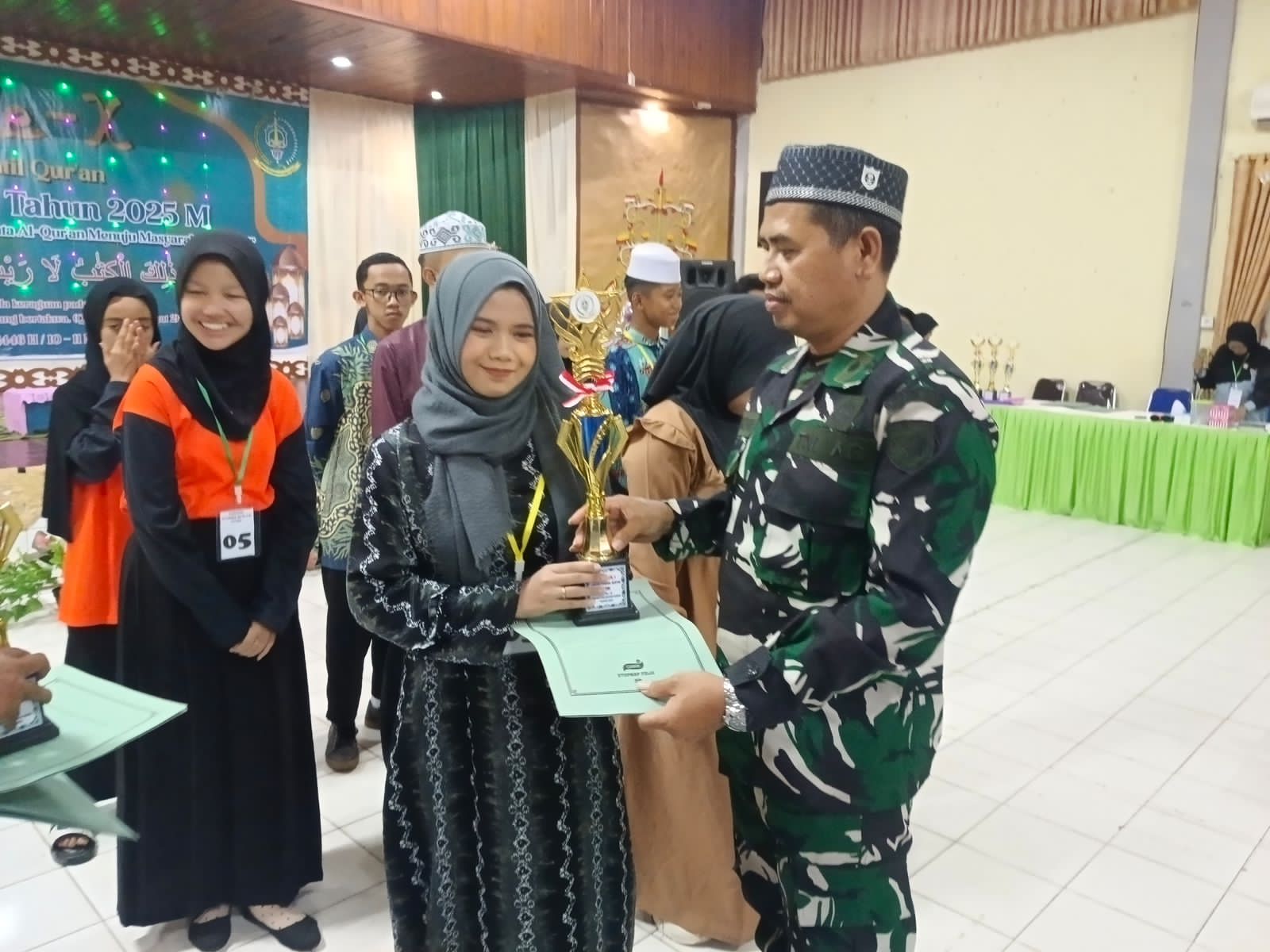 Anggota Koramil 1016-06/Kurun Hadiri Penutupan Seleksi Tilawatil Qur’an