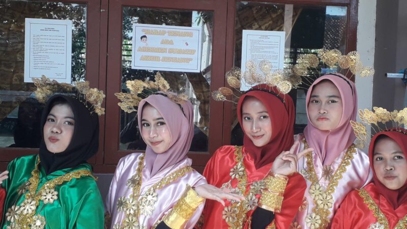 Peragaan Busana Adat Fashion Show, Warnai Festival di SMAN 10 Kabupaten Tangerang