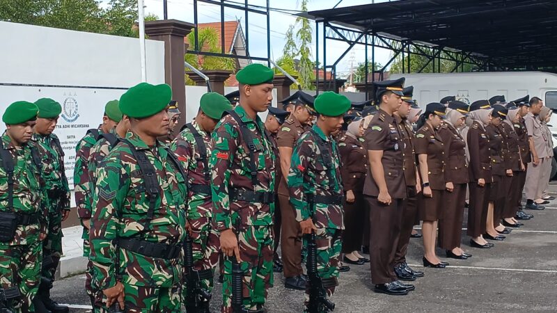 Komandan Kodim 1015/Sampit ikuti Upacara Harkitnas di Halaman Kantor Kajari