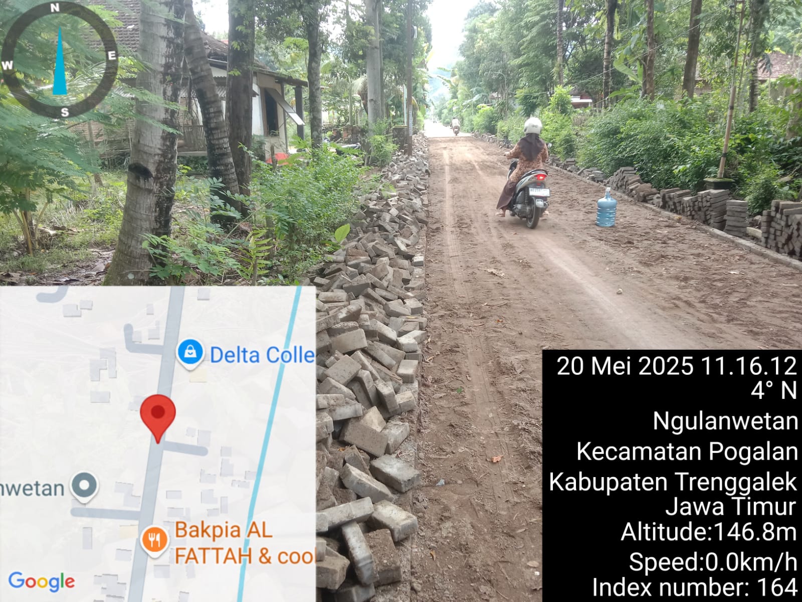 Pavingisasi Jalan Poros Desa Ngulanwetan – Gembleb Trenggalek Dibongkar.