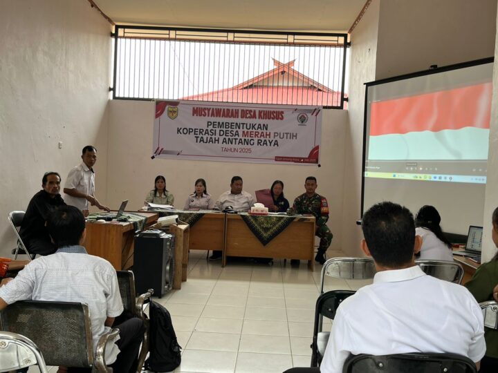Babinsa Hadiri Musdes Pembentukan Pengurus Koperasi Merah Putih di Desa Tajah Antang