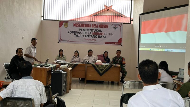 Babinsa Hadiri Musdes Pembentukan Pengurus Koperasi Merah Putih di Desa Tajah Antang
