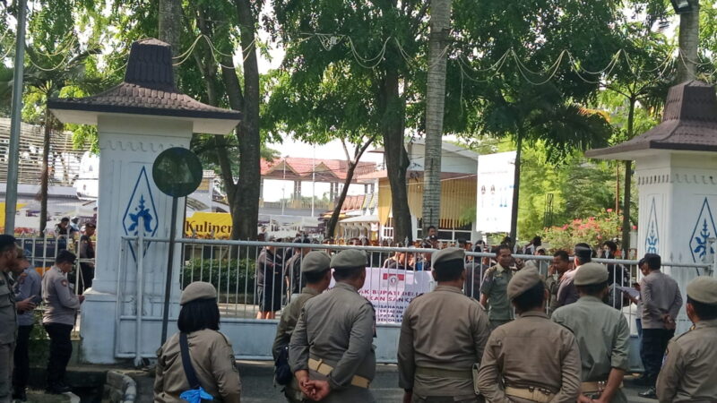 Waduhh..!! Klinik Ganesha Batang Kuis Di Demo Mahasiswa “Diduga Tidak Memiliki Izin Selama 15 Tahun”