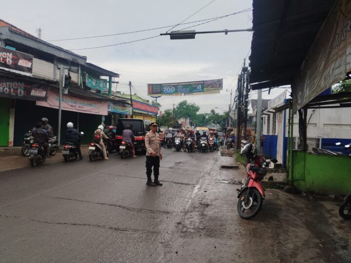 Polsek Rajeg Lakukan Strong Point Pagi Hari Sebagai Bentuk Pelayanan Terhadap Pengguna Jalan Raya