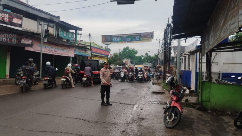 Polsek Rajeg Lakukan Strong Point Pagi Hari Sebagai Bentuk Pelayanan Terhadap Pengguna Jalan Raya