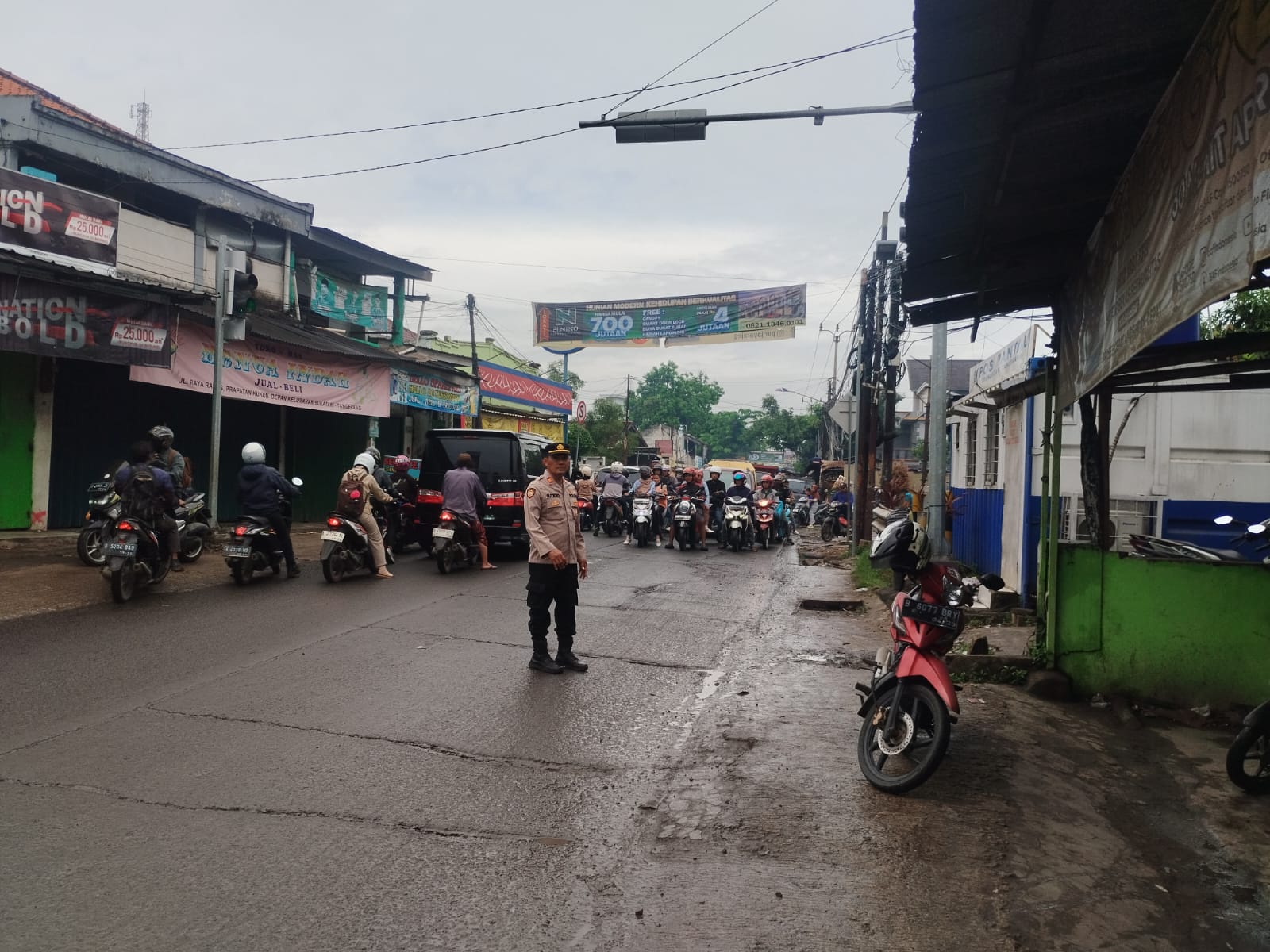 Polsek Rajeg Lakukan Strong Point Pagi Hari Sebagai Bentuk Pelayanan Terhadap Pengguna Jalan Raya