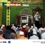 Ratusan Umat Muslim Melaksanakan Shalat Jum’at di Masjid Jami Darussalam