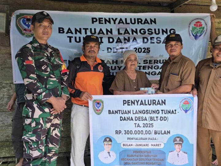 Wujud Peran Aktif, Babinsa Koramil 1015-12/Seruyan Tengah Dampingi Penyaluran BLT Dana Desa