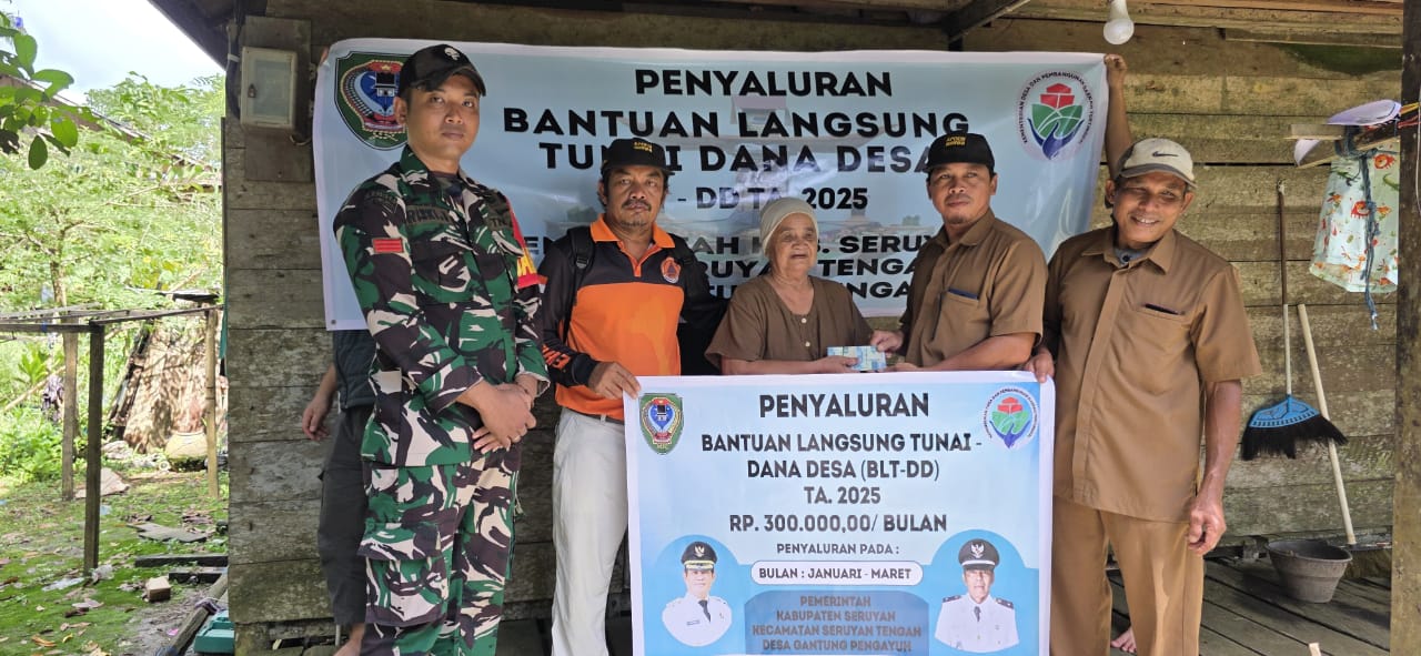 Wujud Peran Aktif, Babinsa Koramil 1015-12/Seruyan Tengah Dampingi Penyaluran BLT Dana Desa