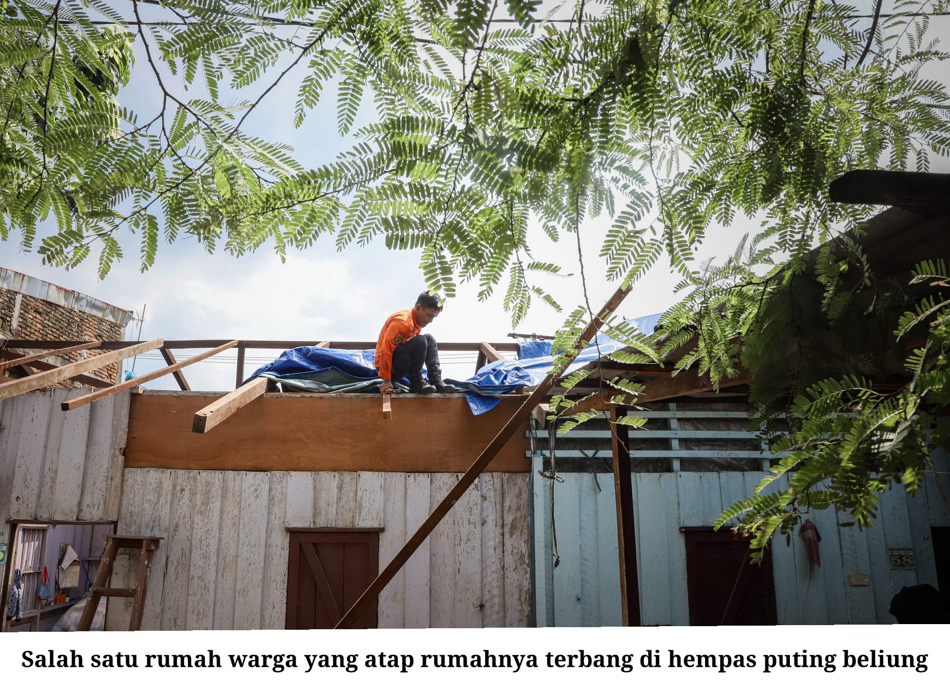 Prihatin Dengan Nasib Warganya Bupati/Wakil Bupati Deli Serdang dr.H.Asri Ludin Tambunan – Lom Lom Suwondo Kunjungi Korban Puting Beliung di Dua Kecamatan