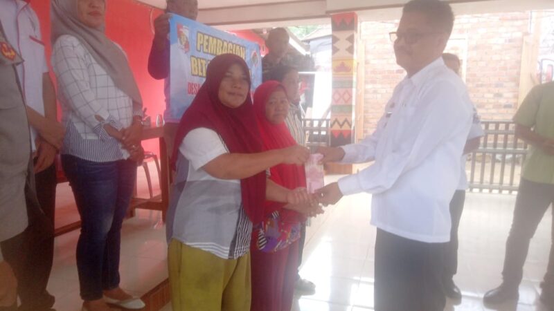 Desa Bandar Kagungan Raya Kabupaten Lampung Utara Salurkan BLT DD 2025 Kepada 29 KK di Aula Desa Setempat