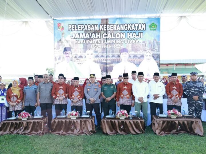 PEMERINTAH KABUPATEN LAMPUNG UTARA LEPAS KEBERANGKATAN JEMAAH HAJI SEBANYAK 47 ORANG, KLOTER 2 TAHUN 2025