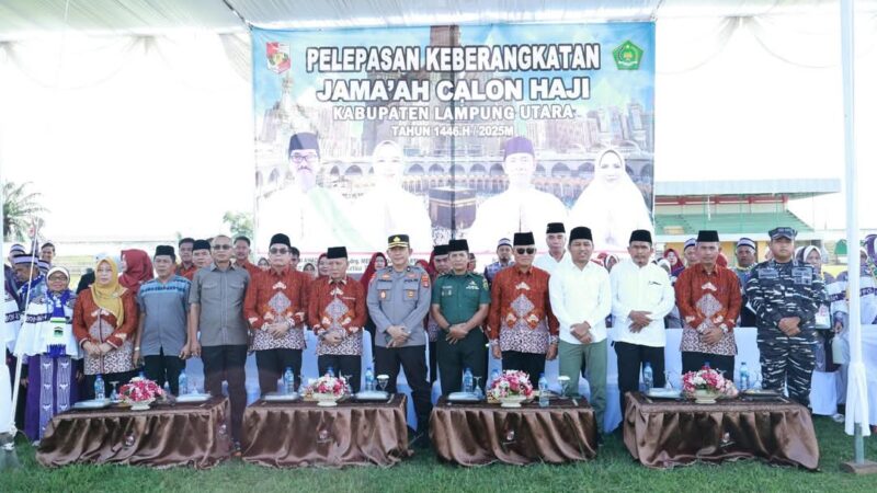 PEMERINTAH KABUPATEN LAMPUNG UTARA LEPAS KEBERANGKATAN JEMAAH HAJI SEBANYAK 47 ORANG, KLOTER 2 TAHUN 2025