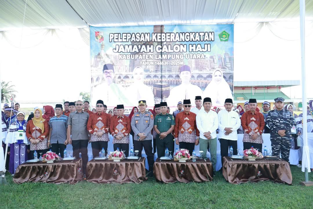 PEMERINTAH KABUPATEN LAMPUNG UTARA LEPAS KEBERANGKATAN JEMAAH HAJI SEBANYAK 47 ORANG, KLOTER 2 TAHUN 2025