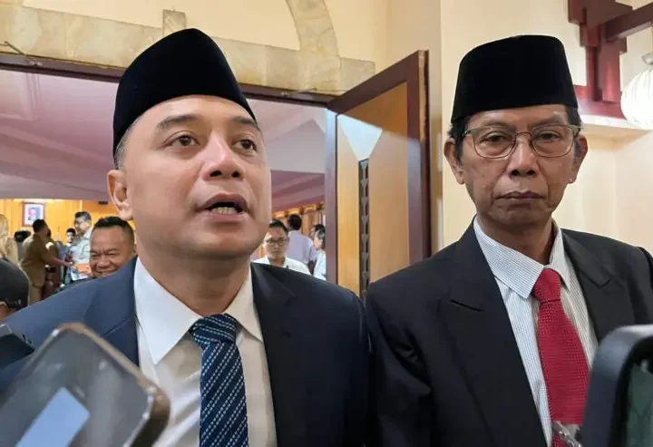 Walikota Eri Cahyadi: Toko Modern di Surabaya Yang Punya Lahan Parkir Sendiri Bebas Menggratiskan Pengunjung atau Menarik Tarif Parkir ke Pengunjung.