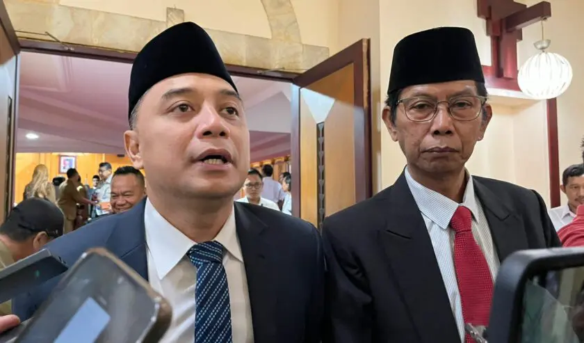 Walikota Eri Cahyadi: Toko Modern di Surabaya Yang Punya Lahan Parkir Sendiri Bebas Menggratiskan Pengunjung atau Menarik Tarif Parkir ke Pengunjung.