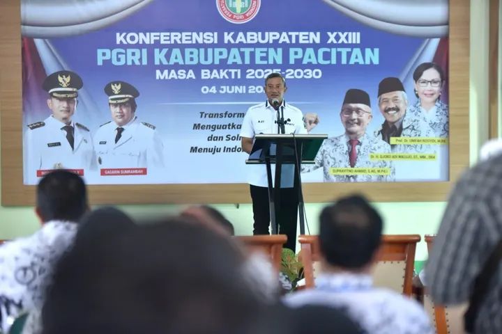Sambutan Bupati Indrata Nur Bayuaji Membuka Konferensi PGRI Kabupaten ke-XXIII, ”Mengajak PGRI Bersinergi Bersama Pemkab Pacitan”