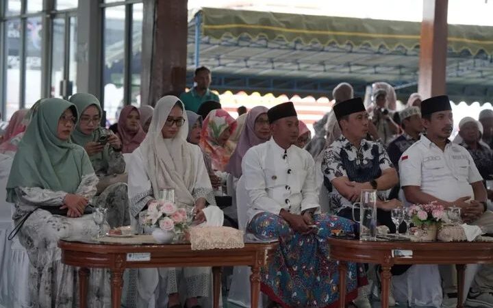 Disambut Bupati Jemaah Haji Kabupaten Pacitan Tiba Di Tanah Air