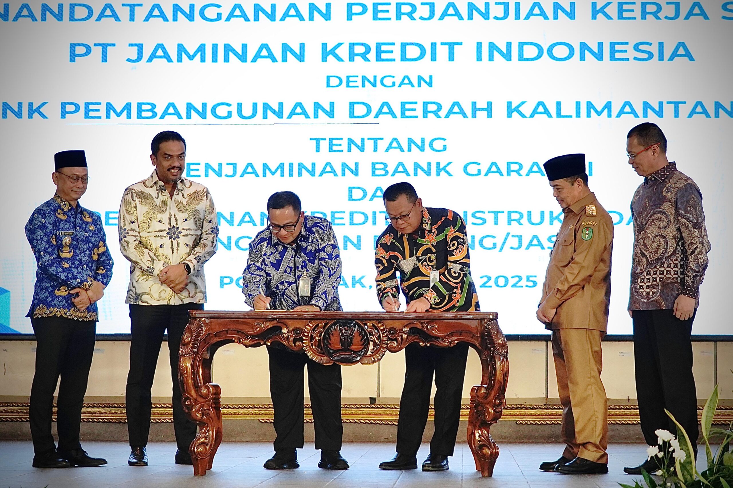 Jamkrindo dan BPD Kalbar Teken Kerja Sama Penjaminan Bank Garansi dan Kredit Konstruksi