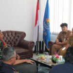 Jalin Kerjasama dan Sinergi, Dansatgas Pamtas RI-Malaysia Yonkav 3/AC Kunjungi PLBN Badau