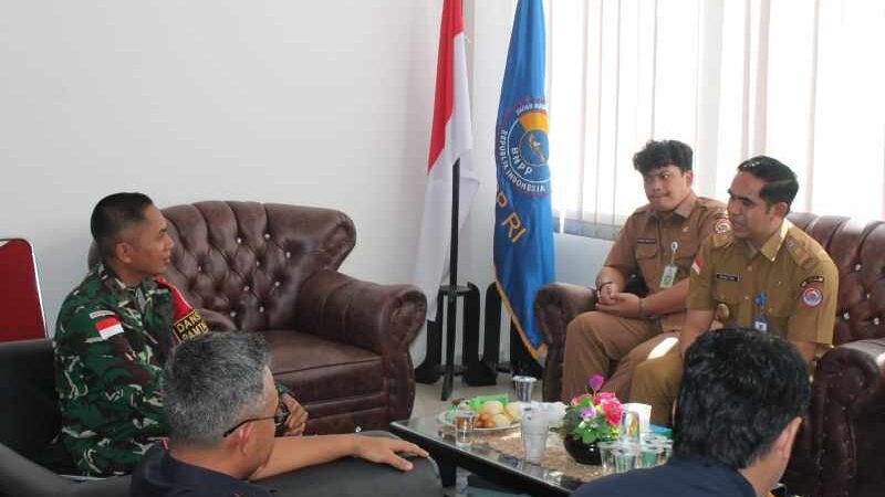 Jalin Kerjasama dan Sinergi, Dansatgas Pamtas RI-Malaysia Yonkav 3/AC Kunjungi PLBN Badau