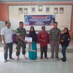 Wujud Peran Aktif, Babinsa Koramil 1015-04/Baamang Dampingi Penyaluran BLT Dana Desa