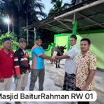 Ketua KUD Karya Tani Beserta Pengurus dan Perwakilan Desa Menyerahkan 5 Ekor Sapi Kepada Panitia Kurban